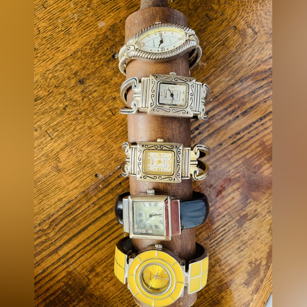 5 Vintage Genova Watches